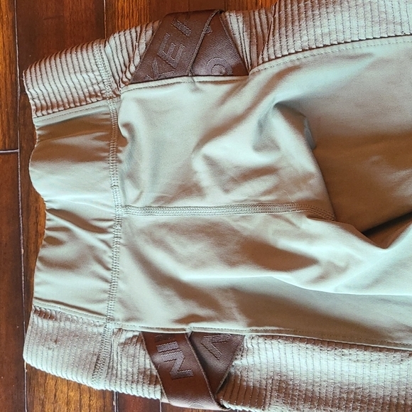 Nike army green Aero Adapt ribbed leggings size XS - Picture 6 of 13